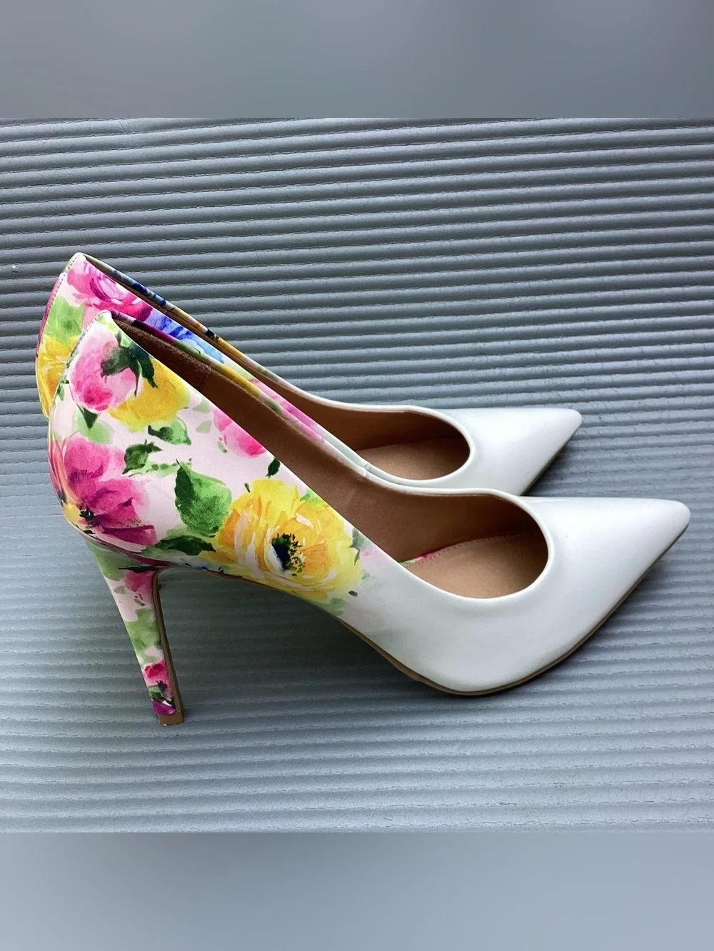 Christian Siriano White Floral Patent Pointed-Toe Pumps